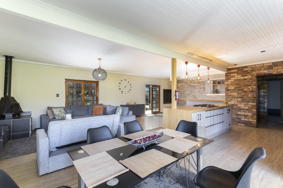 4 Bedroom Property for Sale in Sir Lowrys Pass Village Western Cape